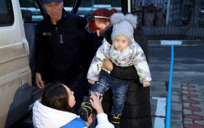 Rescuers evacuated four generations of one family from Zaporizhzhia frontline area