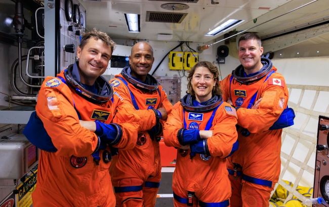 Artemis II astronauts heading back to Earth after historic Moon flyby
