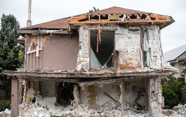 Russia strikes several streets in Ukraine's Zaporizhzhia, people pulled from rubble