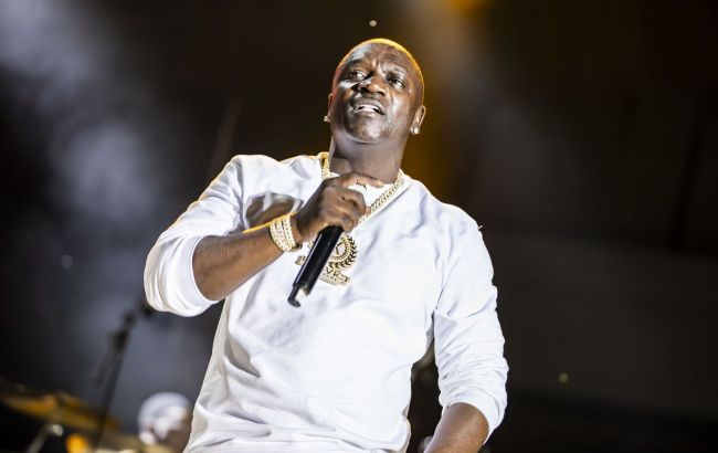 Unknown drones nearly disrupt American rapper Akon's concert in Russia's Sochi: Video