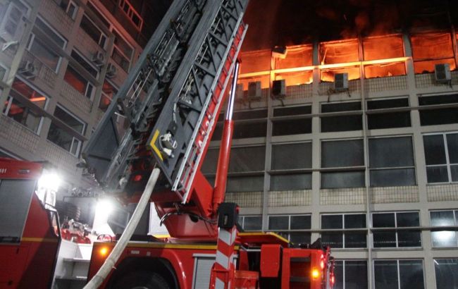 Strategic Russian enterprise burns in St. Petersburg: Footage from scene