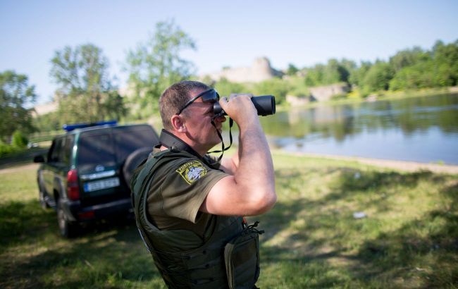 Border incident: Russians remove Estonian navigational buoys on Narva river