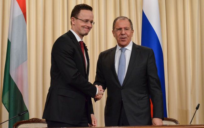 Szijj&aacute;rt&oacute; vows to share Ukraine EU accession papers with Lavrov