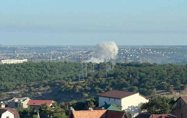 Explosions and smoke in Sevastopol again