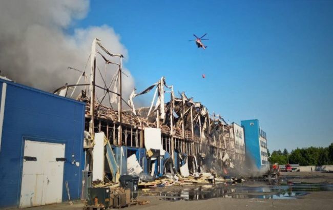 Helicopters battled 10,000 square meters fire near Kyiv caused by another Russian strike