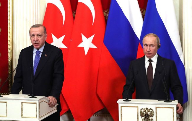 Turkish President Erdogan offers assistance to Putin in ending war
