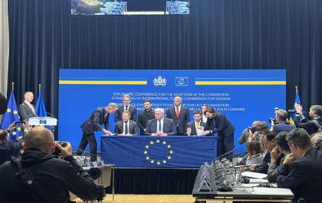35 countries sign reparations convention for Ukraine in The Hague
