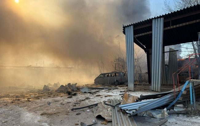 Russia massively strikes Ukraine's Sloviansk with guided bombs, killing mother and child