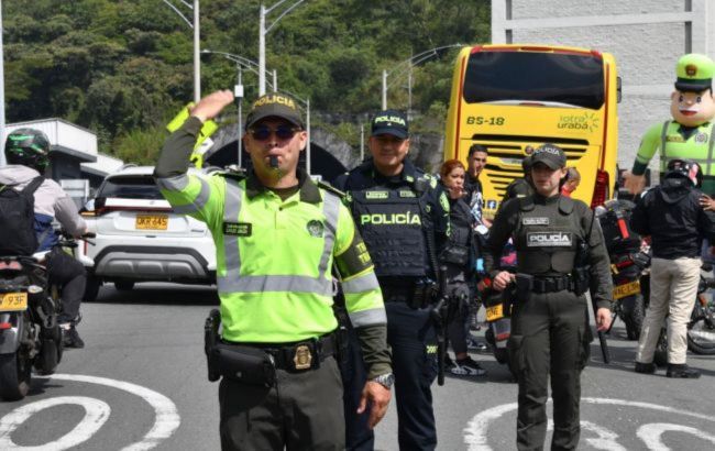 Deadly highway explosion in Colombia kills and injures dozens