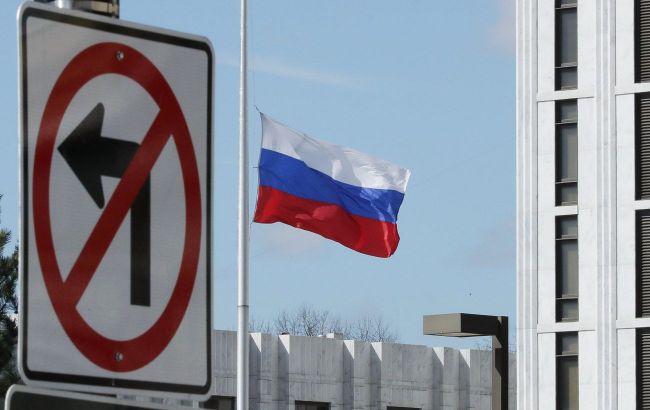 Britain extends sanctions against Russia