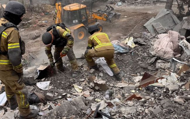 Russian strike on Zaporizhzhia kills 20, including three children