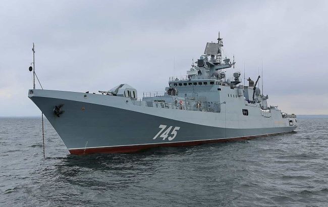 Russian warship fires warning shots at British yacht