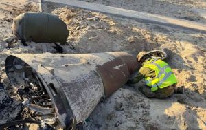 Unexploded Russian ballistic missile being defused among homes in Kyiv