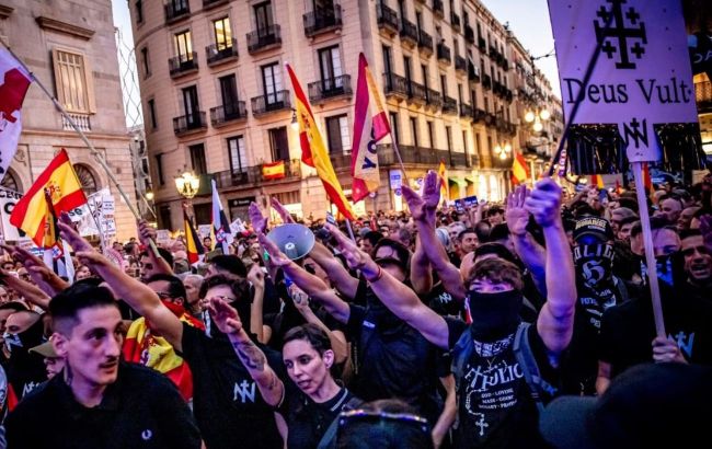 Spanish migrant protests erupt with fascist chants and Nazi salutes