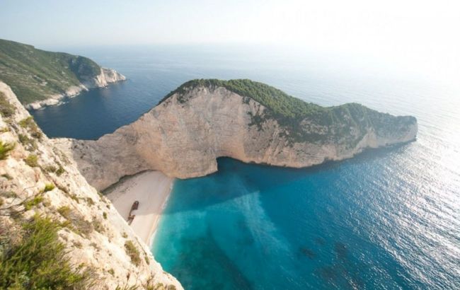 Skip T&uuml;rkiye and Cyprus: This Greek island is new luxury family paradise
