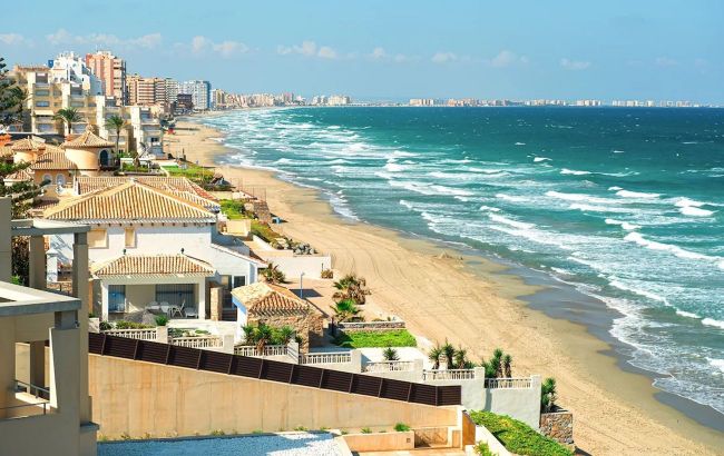 Secret Spanish city with sun, beaches, and shockingly low prices