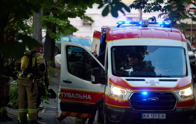 Police show Kyiv apartment building directly hit by Russian drone