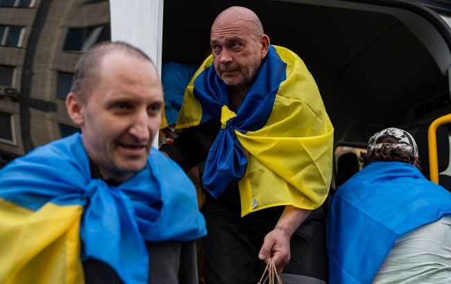 Ukraine and Russia exchange letters from prisoners of war - Human rights commissioner