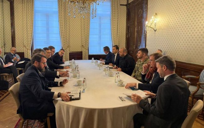 Ukraine's top security official holds another round of peace talks in Europe