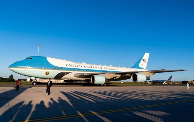 Inside Air Force One: Glimpse into U.S. President's flying office