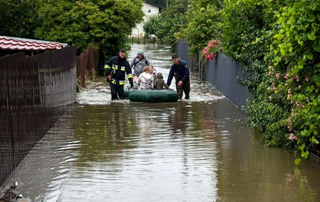 Drone footage reveals scale of flood in Lviv region (video)