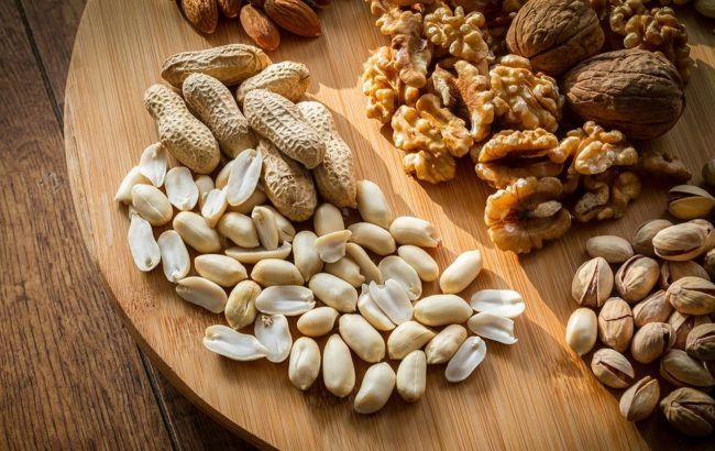 Sports coach and dietitian on how to eat nuts and not get fat