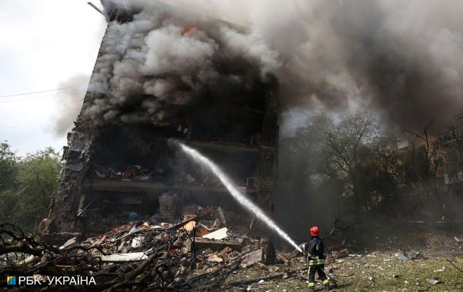 Russian missile attack on Kyiv: Residential building downtown partially destroyed