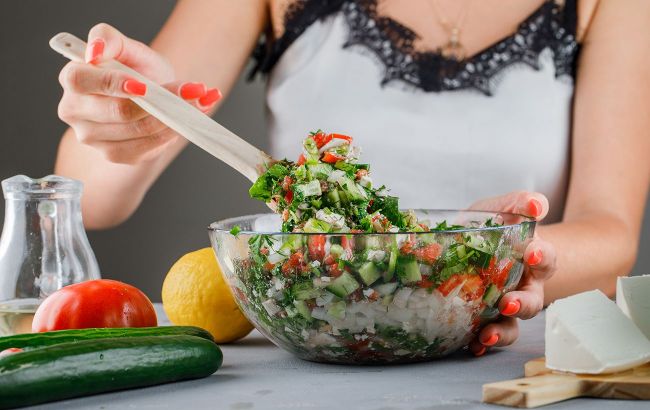 What not to dress your salad with when trying to lose weight