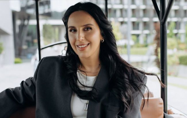 Denim sundress and flip-flops: Jamala's stylish summer look you can easily copy