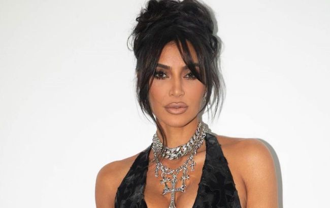 Kim Kardashian presented New Year's shoot in 90s style