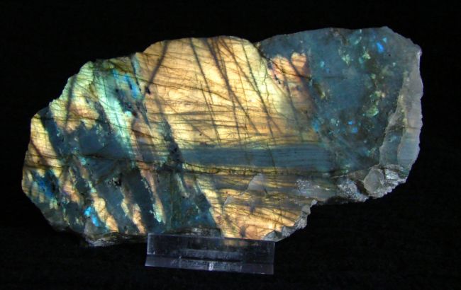A square meter of labradorite costs less than a punnet of strawberries: Ukraine moves to tax raw stone exports