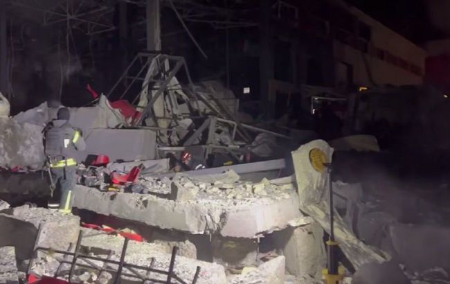 Russia destroys post terminal near Kharkiv, video emerges
