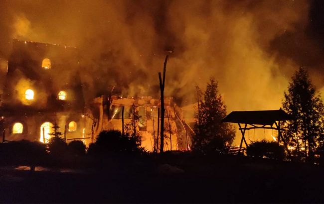 Russian attack on Kharkiv region: Hotel and restaurant engulfed in flames, casualties reported
