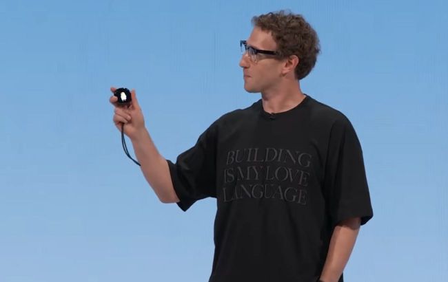 Zuckerberg&rsquo;s Tamagotchi: Meta unveils Muse Charm AI keychain