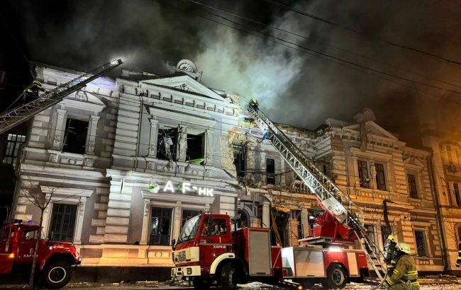 Russian troops' night attack on Kharkiv: Photos of aftermath