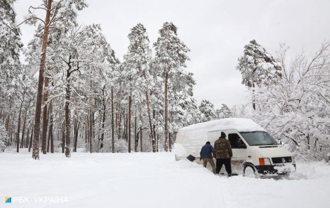 Weather catastrophe in Ukraine: Snow trap, blocked roads, power outages