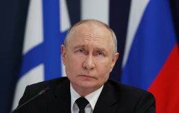 Putin vows response to Zelensky&rsquo;s call for closed Russian airspace