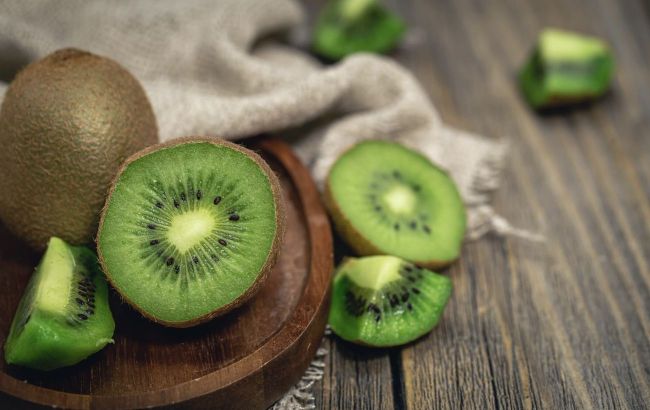 Eating kiwi with skin is beneficial: Why and who needs it primarily