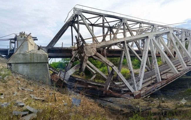 Ukraine deals fresh blow to Russia, hitting defense plants, oil depot and key bridges