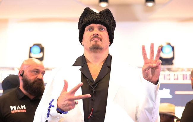 Press conference style: Meaning behind Usyk's hat at Dubois face-off (photo)