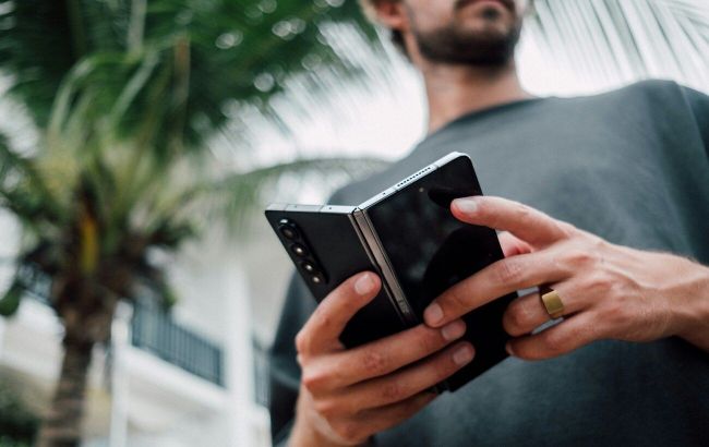 Thinking about foldable phone? 5 reasons not to buy one yet