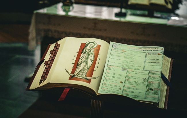 Aliens instead of God? Scientist offers new interpretation of the Bible