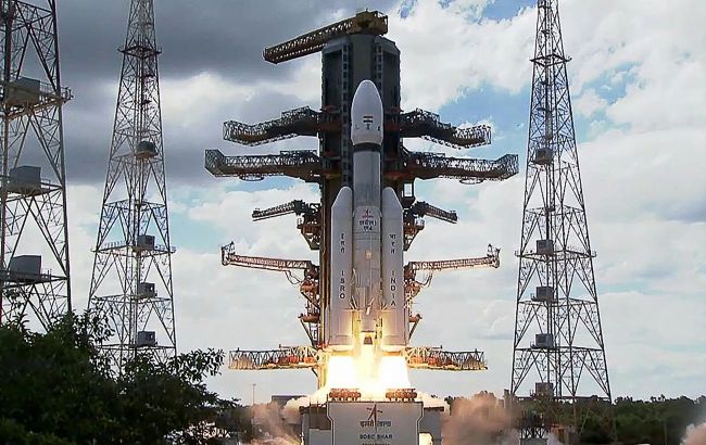 Indian Chandrayaan 3 spacecraft took first Moon photo after landing