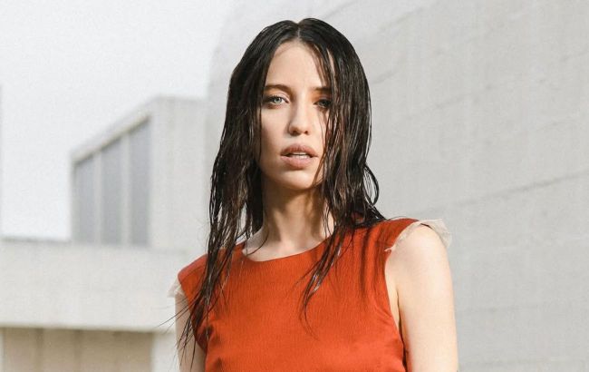 Nadya Dorofeeva, Ukraine's pop star, proves parachute pants are must-have for 2025