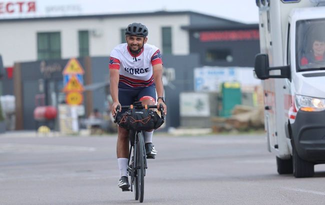 Norwegian MP cycles from Oslo to Kyiv to raise funds for Ukrainian troops
