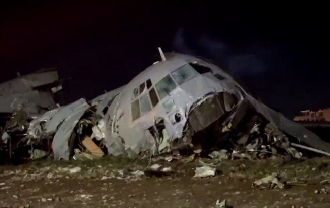 Hercules aircraft crashes near La Paz, hits 15 cars - Fatalities reported, millions in banknotes on board