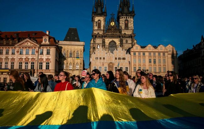 Czechia earns twice as much from Ukrainian refugees as it spends