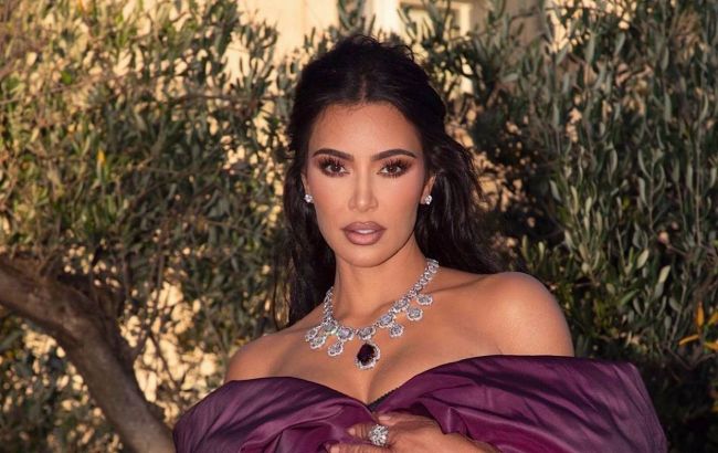 Kim Kardashian's strange Christmas gift: photo