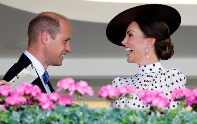 Kate Middleton and Prince William's unusual Christmas card creates buzz online