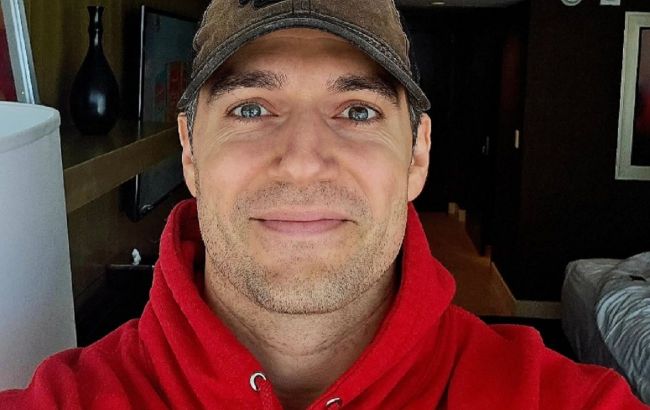 Henry Cavill's workout: How 'Batman' star keeps top shape